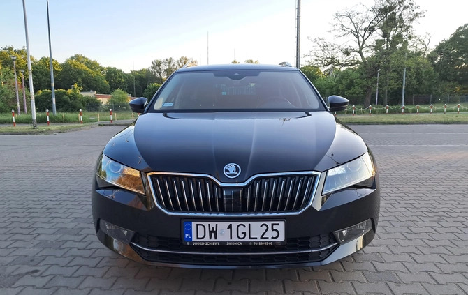 Skoda Superb cena 69495 przebieg: 131000, rok produkcji 2016 z Wrocław małe 106